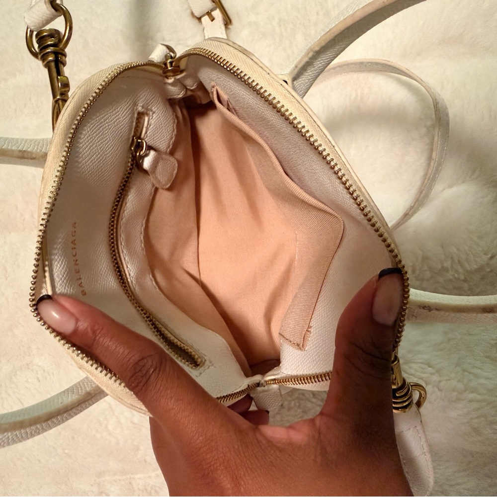 Balenciaga Mini Bag in White with Black Logo - Picture 5 of 11